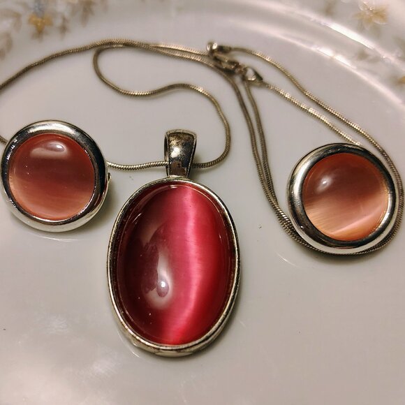 Vtg Roman RMN Pink Cats Eye Oval Pendent Silver Tone Necklace Clip Earrings Set - Picture 5 of 5